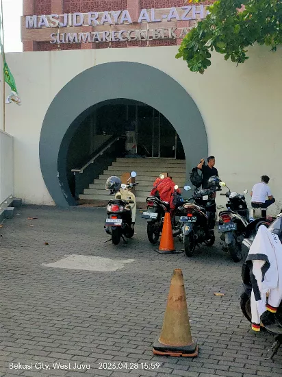 Masjid Raya Al-azhar Summarecon Bekasi | Jalan Bulevar Utara 1 , Marga Mulya, Bekasi Utara, Kota Bekasi